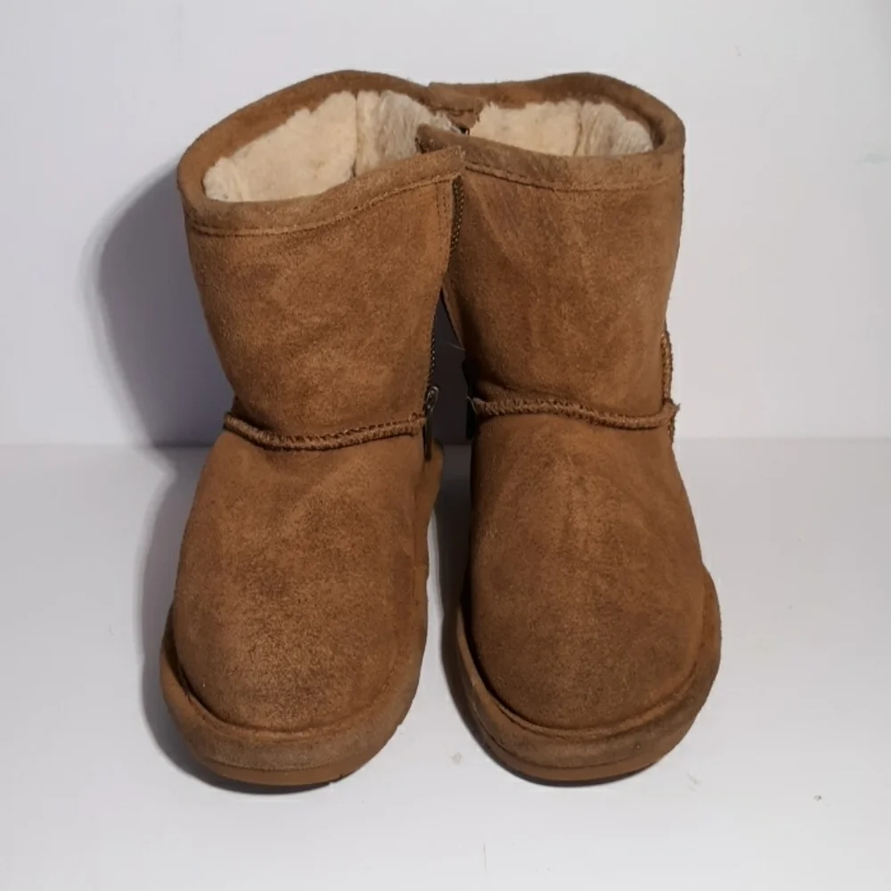 Bearpaw girls sz 11 fuzzy boots